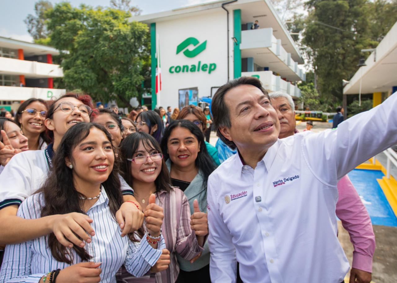 Conalep, ejemplo de inclusión, equidad e igualdad de género: 214 mujeres cursan carreras en materia aeronáutica: Mario Delgado