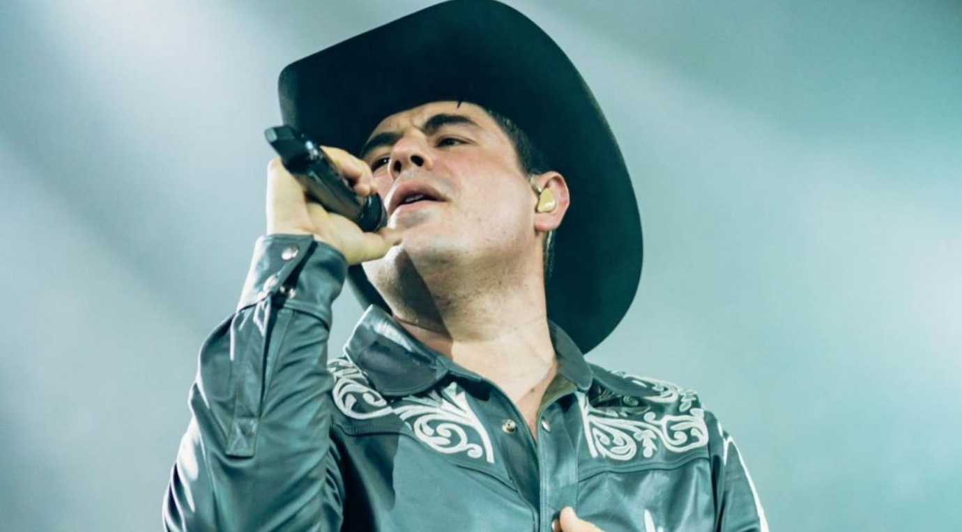 Alfredo Olivas se retira de la música, así fue su última presentación