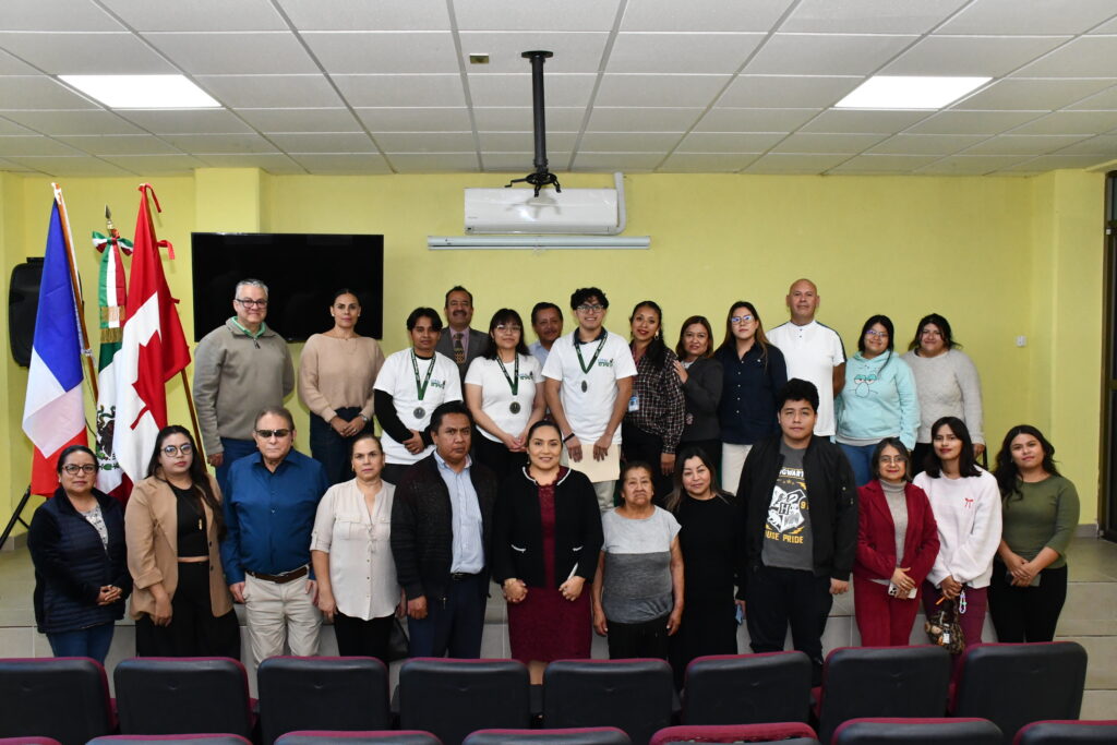 Alumnos de la UTVM viajan a Canadá para formación académica