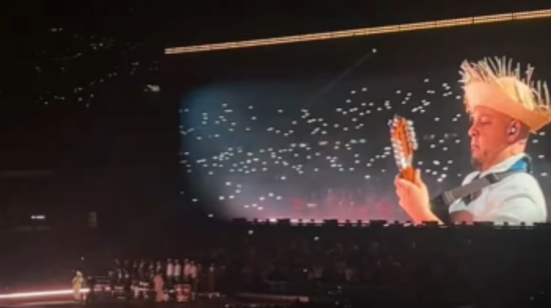 Bad Bunny rinde homenaje en pleno concierto a Yeison Jiménez