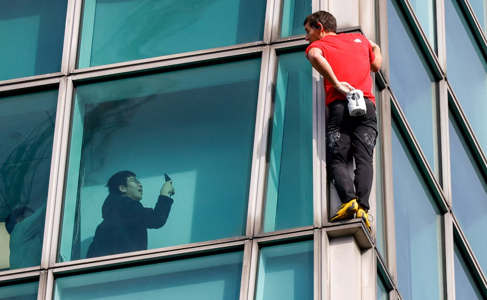 La insólita cifra que Alex Honnold recibió por escalar el Taipei 101