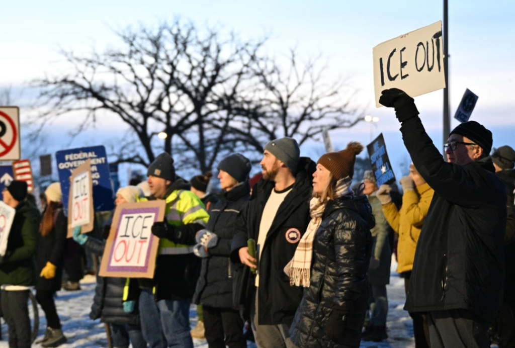 Protestas en Minneapolis tras la muerte de una mujer a manos de un agente de ICE