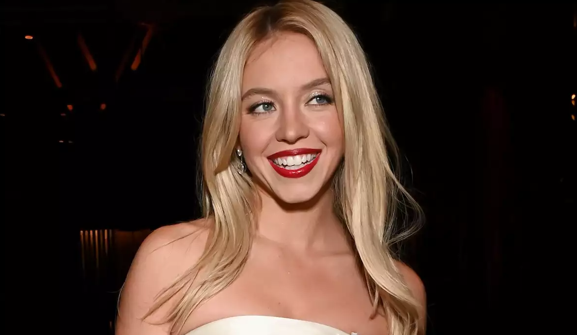 Sydney Sweeney podría enfrentar cargos de vandalismo tras colgar lencería en el letrero de Hollywood