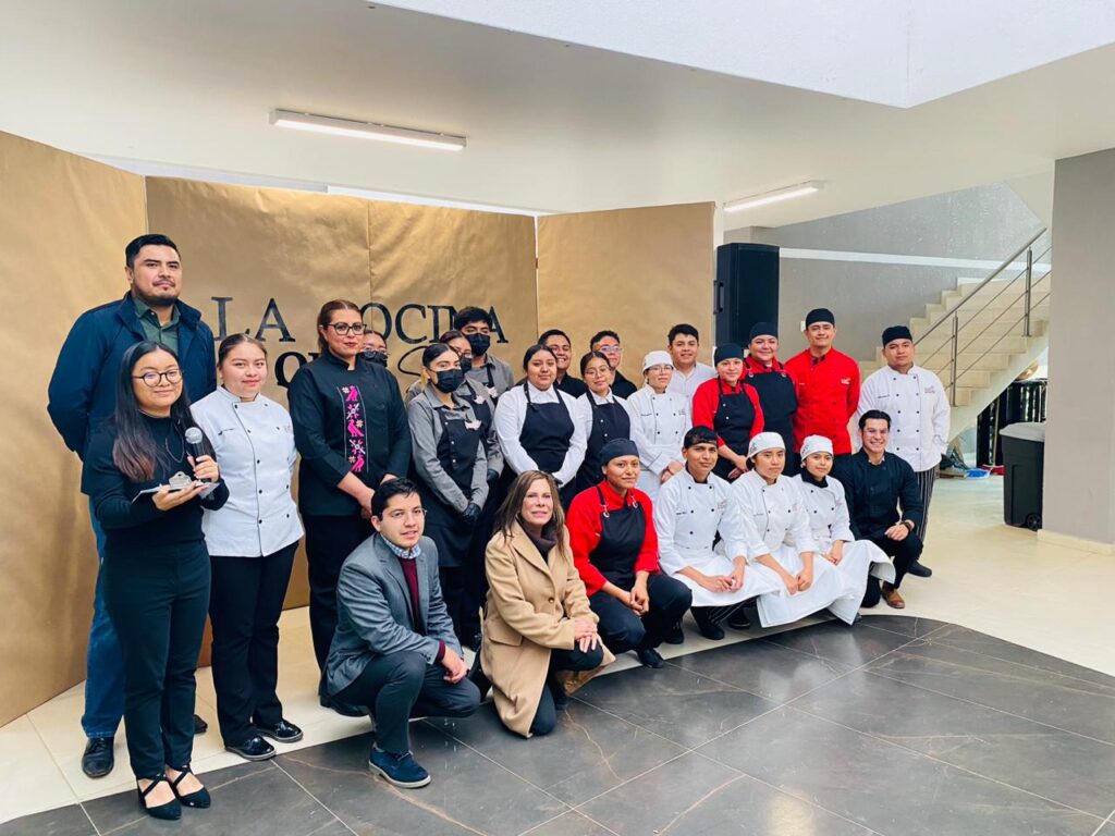 UTVM presenta recetario gastronómico a base de chapulín