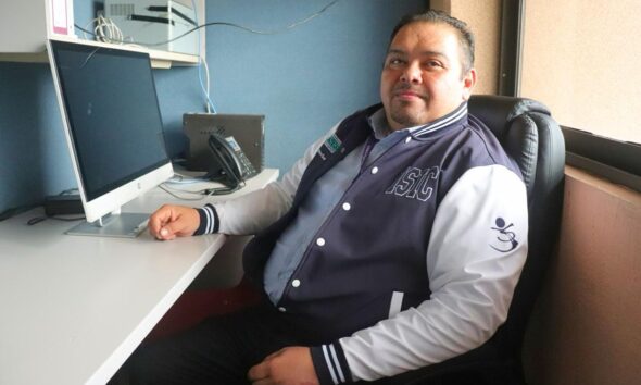 El docente e investigador Javier Pérez Escamilla, del Instituto Tecnológico Superior del Occidente del Estado de Hidalgo (ITSOEH), publicó un artículo en la revista Lecture Notes in Computer Science de Springer, indexada en Web of Science (WoS), cuartil Q2, sobre el uso de inteligencia artificial para la clasificación de malformaciones pulmonares fetales. La investigación se realizó durante una estancia académica en la Universidad de Ibagué, Colombia, como parte del Programa de Intercambio Académico Latinoamericano (PILA), bajo la supervisión del Dr. Manuel Guillermo Forero Vargas, director del Semillero de Investigación LÚN. El estudio aporta herramientas basadas en inteligencia artificial para apoyar el diagnóstico médico y contribuir a la detección temprana de anomalías pulmonares en etapa fetal, lo que representa un avance con impacto potencial en el ámbito de la salud. Este logro fortalece la cooperación internacional del ITSOEH y se alinea con la visión del gobernador Julio Menchaca Salazar y del secretario de Educación en Hidalgo, Natividad Castrejón Valdez, de impulsar la innovación, la investigación y la proyección internacional de la educación superior en Hidalgo. Asimismo, la estancia académica fortaleció los lazos de cooperación entre el ITSOEH y la Universidad de Ibagué, sentando bases para futuros proyectos de investigación conjunta y programas de intercambio académico y cultural en beneficio de estudiantes de Ingeniería en Sistemas Computacionales. Con esta publicación, el ITSOEH reafirma su compromiso con la investigación aplicada, la innovación tecnológica y la formación integral de sus estudiantes, que contribuyen al desarrollo académico y científico del estado y del país.