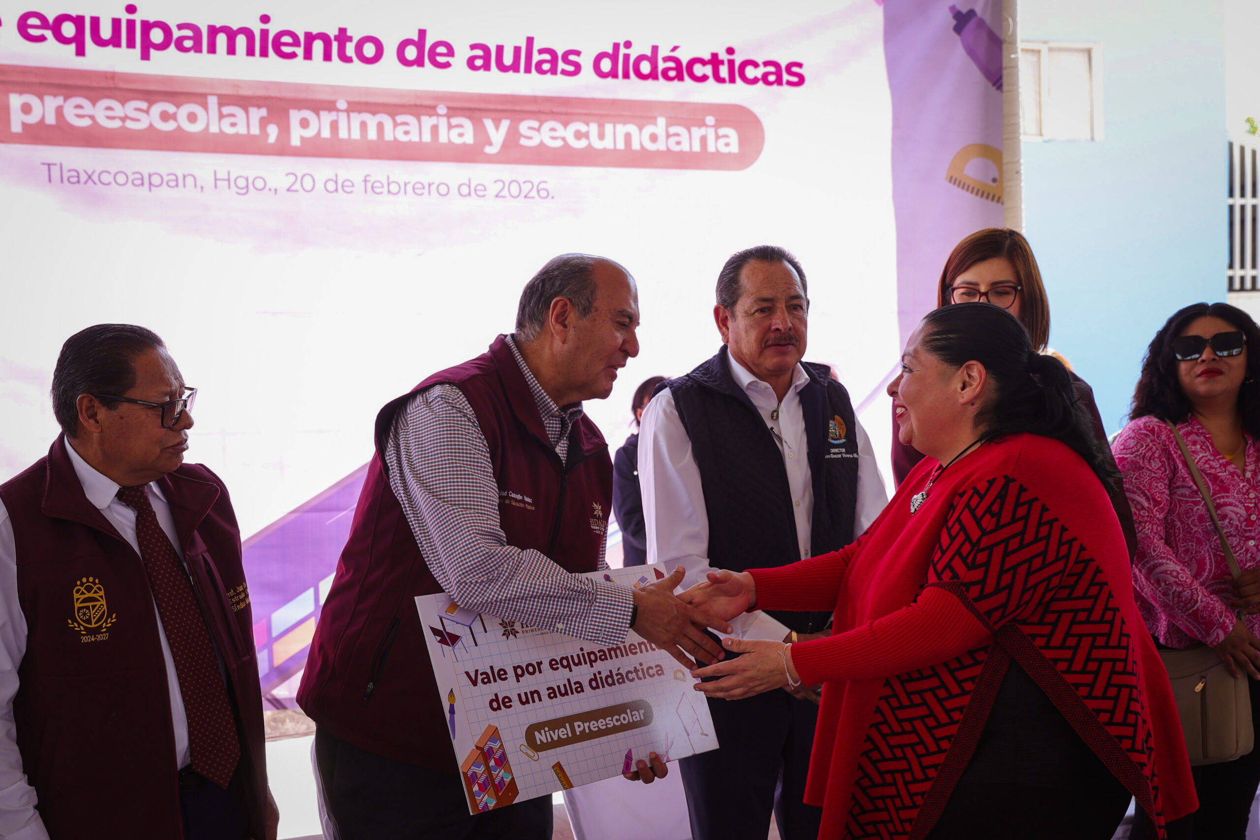 SEPH fortalece infraestructura educativa: entrega equipamiento en 30 aulas didácticas