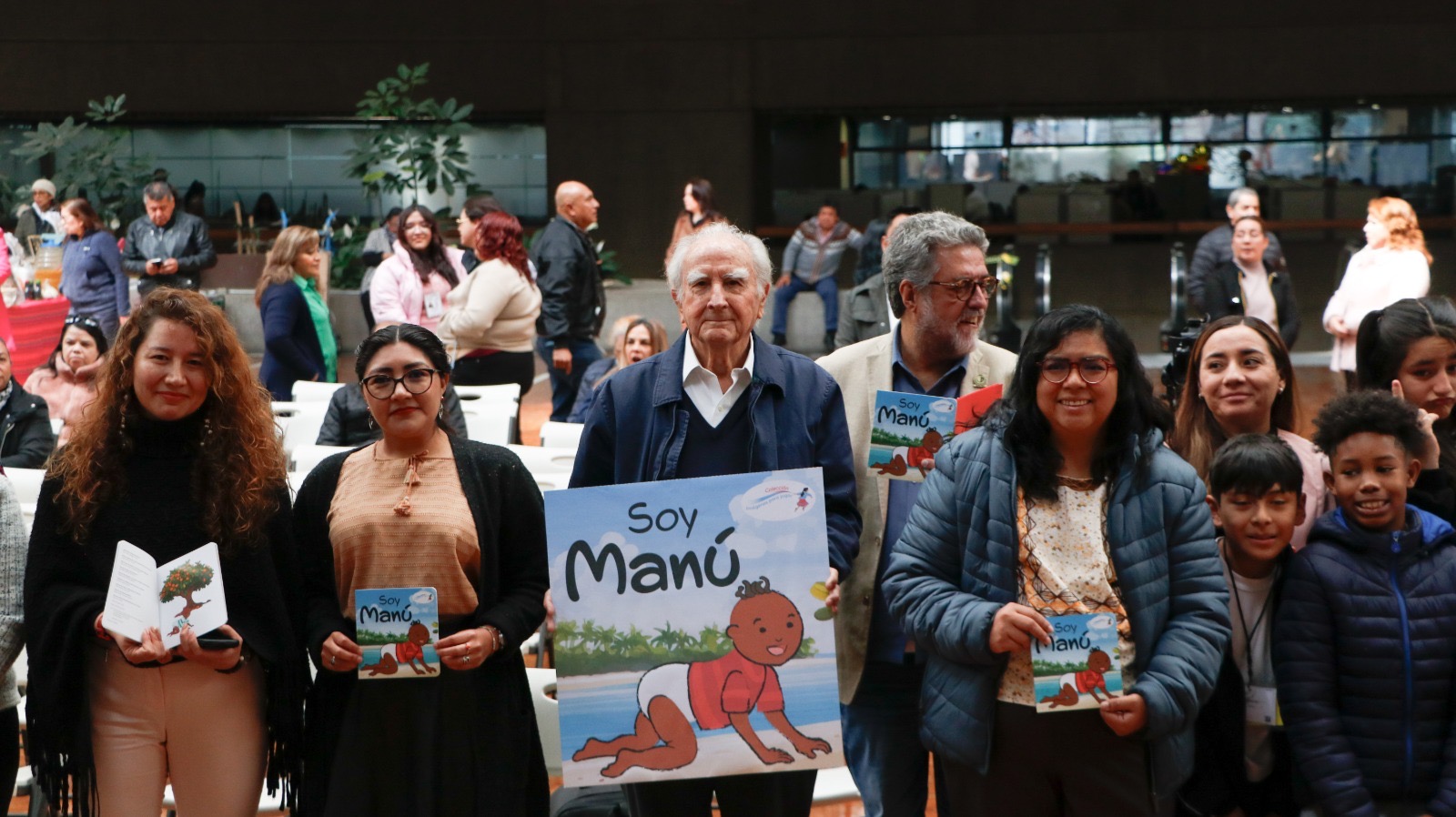 Mario Delgado anuncia edición del libro “Soy Manú”, sobre la crianza en los pueblos afroamericanos