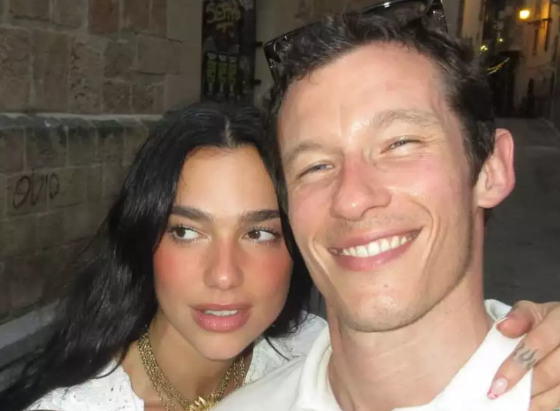 Dua Lipa y Callum Turner enfrentan acoso de paparazzi durante una cita en París