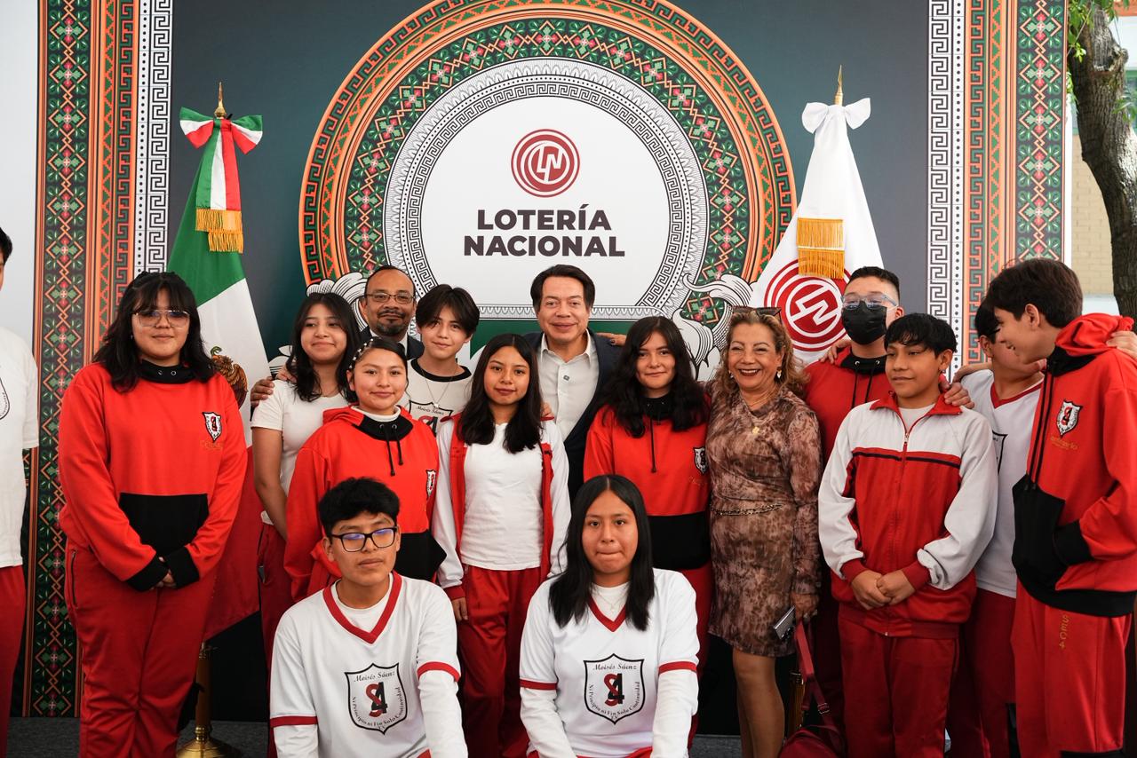 Develan billete del Centenario de las Escuelas Secundarias Públicas en México