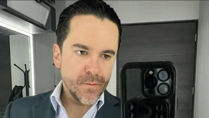 Mauricio Mancera, conductor de Sale el sol, sufre un accidente automovilístico