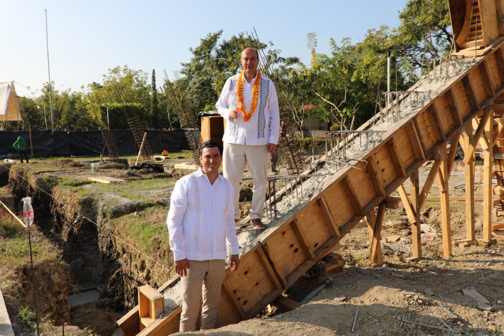 Avanza construcción del Auditorio con Cancha de Usos Múltiples en la UTHH