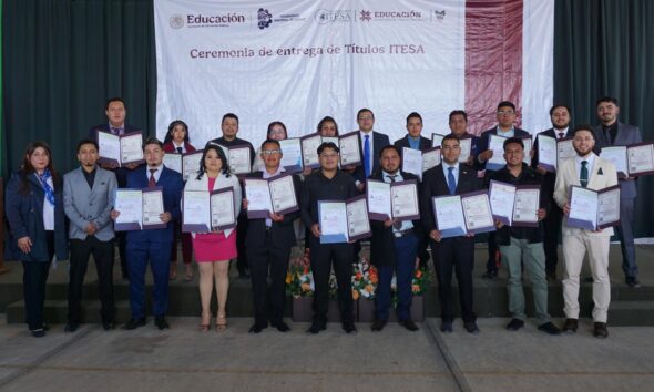 ITESA entrega títulos y cédulas profesionales a 410 egresados