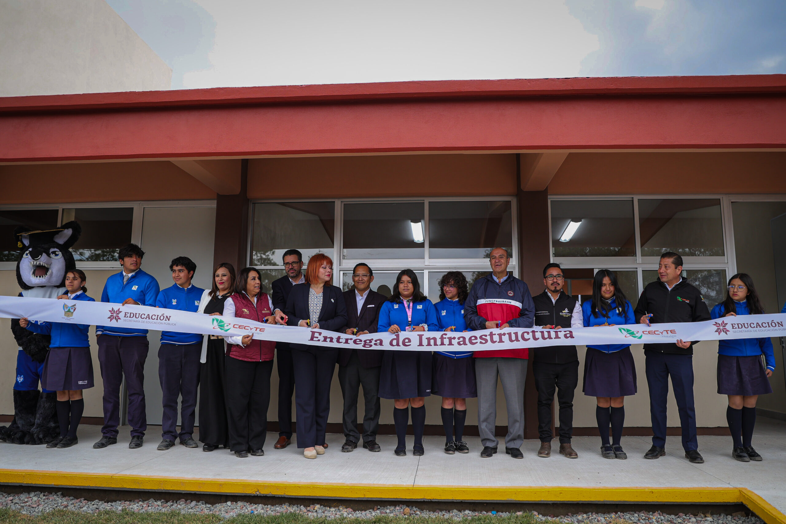 Natividad Castrejón entrega obra educativa en CECyTEH Epazoyucan