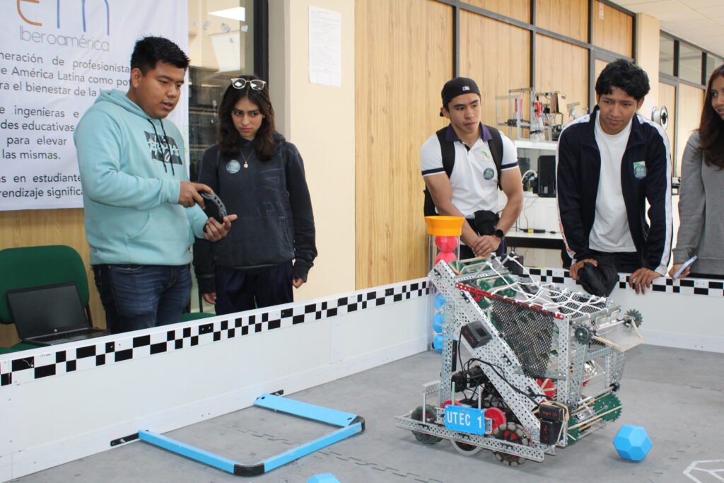 UTEC acerca su oferta educativa con Expo Halcones