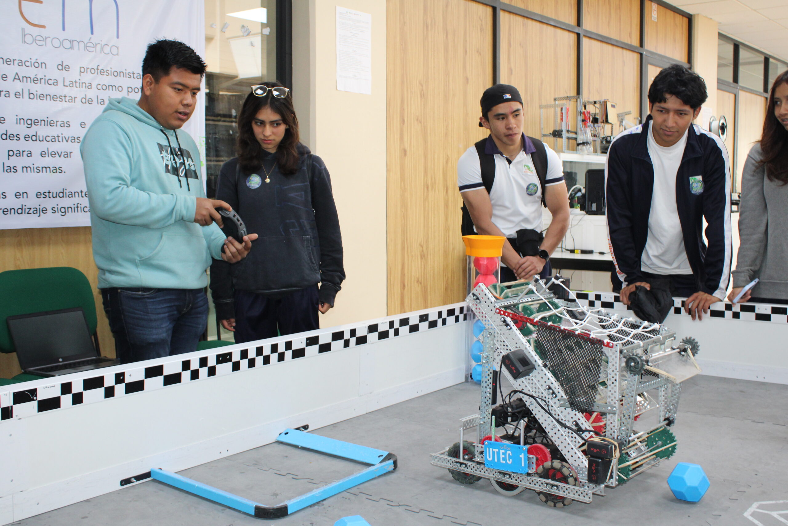 UTEC acerca su oferta educativa con Expo Halcones