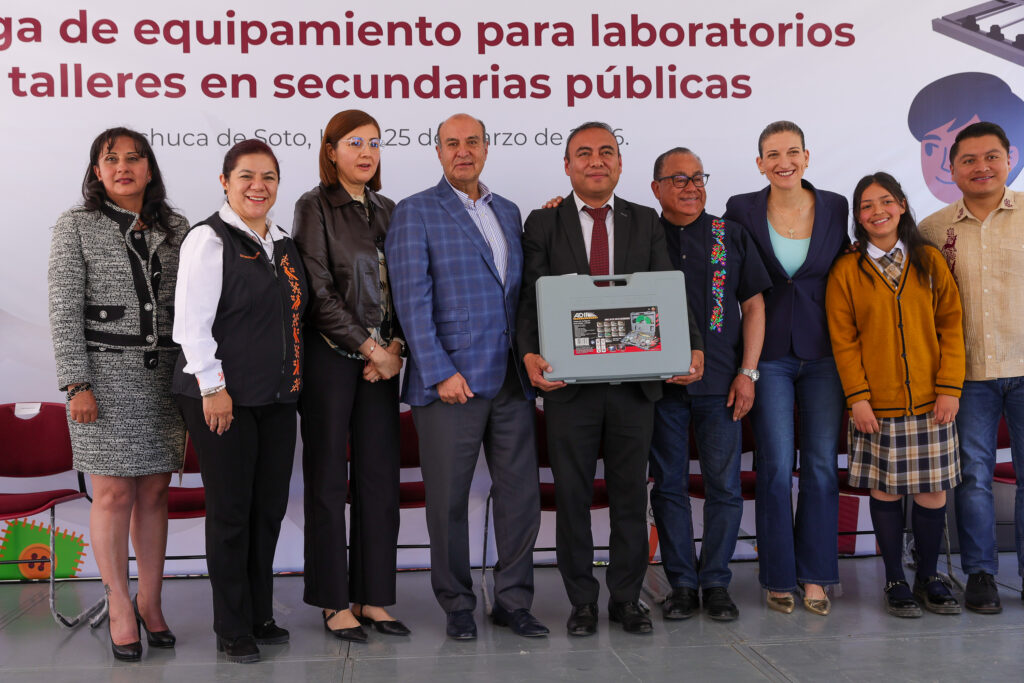 Natividad Castrejón entrega equipamiento a secundarias y laboratorios de ciencias