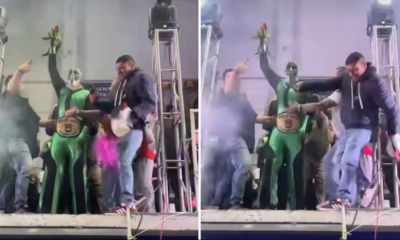 Fan de Mr. Iguana sufre caída de un escenario al intentar tomarse una foto con el luchador