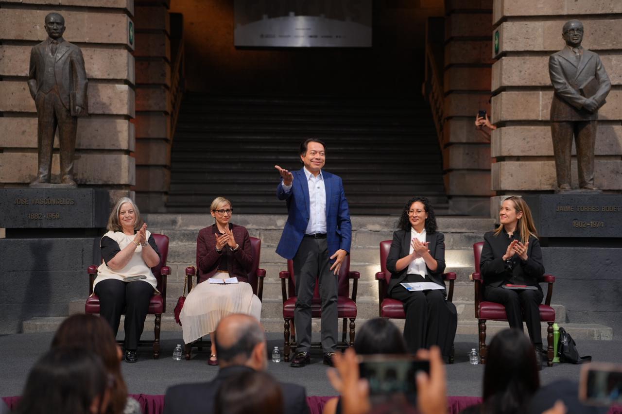 SEP convoca y abre debate sobre el uso de medios digitales y su impacto en la salud mental y en la educación