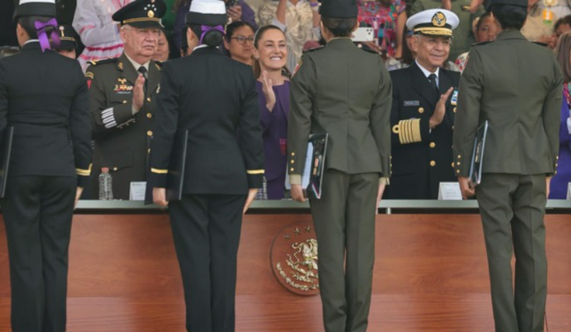 Presidenta conmemora Día Internacional de la Mujer en homenaje a las mujeres de las Fuerzas Armadas