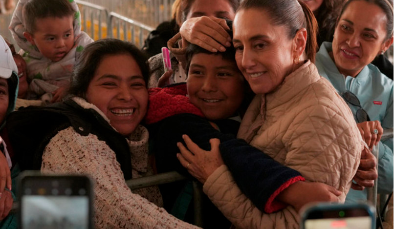 Presidenta entrega títulos agrarios a mujeres en CDMX