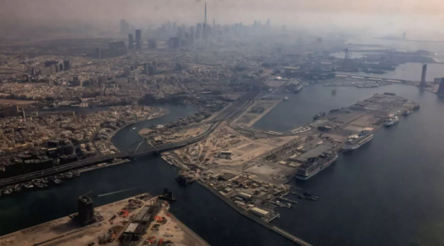 Reportan una “lluvia negra” sobre Teherán tras el ataque a depósitos petroleros