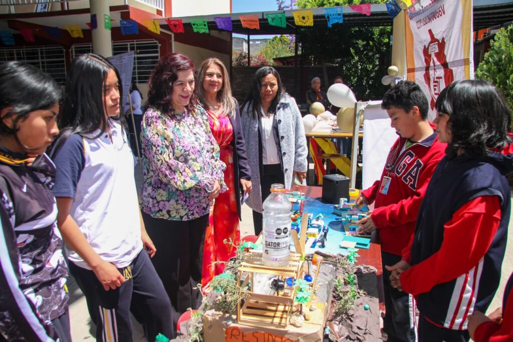 Conmemoran aniversarios de instituciones educativas en Hidalgo