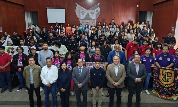 Abanderan a estudiantes de Hidalgo rumbo al Mundial de Robótica VEX