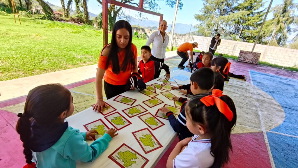 Biblio Aula Móvil lleva lectura y ciencia a comunidades escolares de Hidalgo