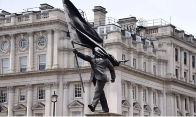 Banksy sorprende con nueva escultura en Londres y reaviva debate sobre poder y nacionalismo