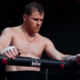 Canelo Álvarez pierde apuesta en juego tradicional durante encuentro con creador de contenido