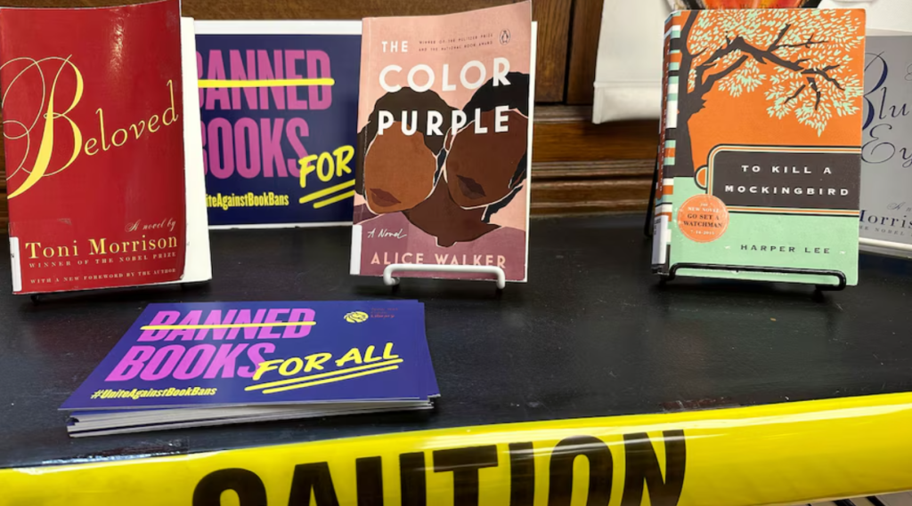 Las bibliotecas estadounidenses enfrentan récord de pedidos para retirar libros por objeciones “morales”