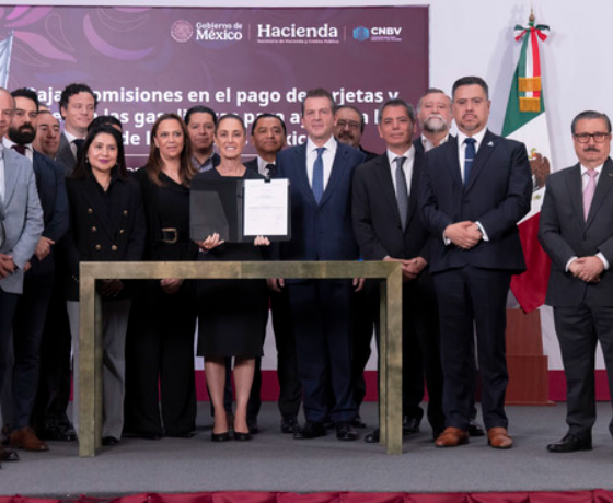 Sheinbaum anuncia reducción de comisiones en pagos de gasolina y diésel