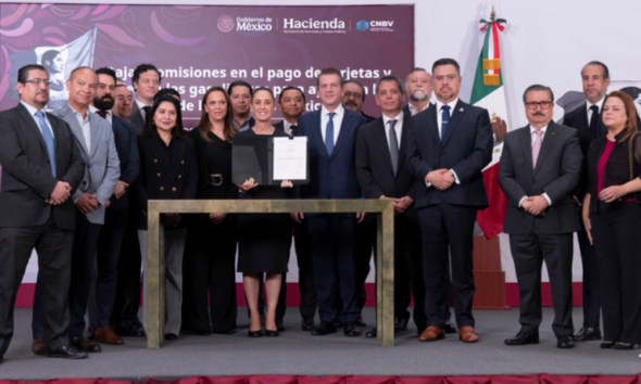 Sheinbaum anuncia reducción de comisiones en pagos de gasolina y diésel