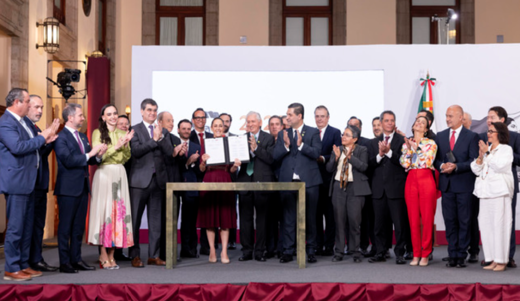 Sheinbaum firma acuerdo histórico para fortalecer la industria siderúrgica nacional