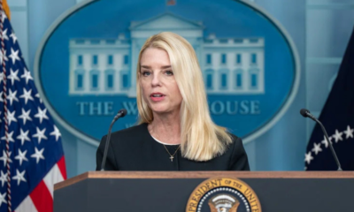 Trump destituye a Pam Bondi como fiscal general de EUA