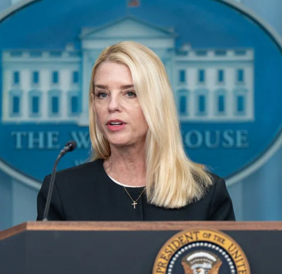 Trump destituye a Pam Bondi como fiscal general de EUA