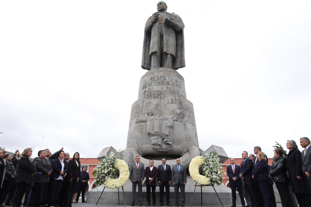 Realizan homenaje cívico a Benito Juárez