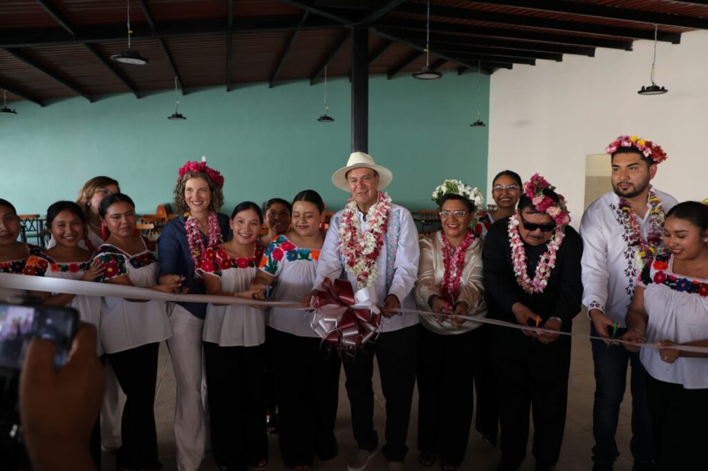 Gobierno de Hidalgo entrega obras educativas por más de 6 mdp en Huejutla