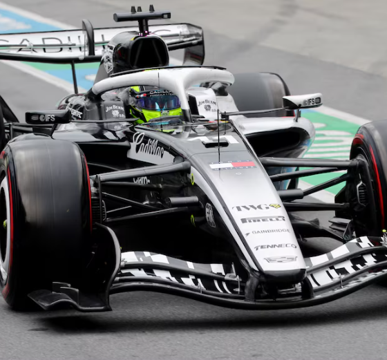 Checo Pérez abandona el GP de Canadá tras falla mecánica en su Cadillac