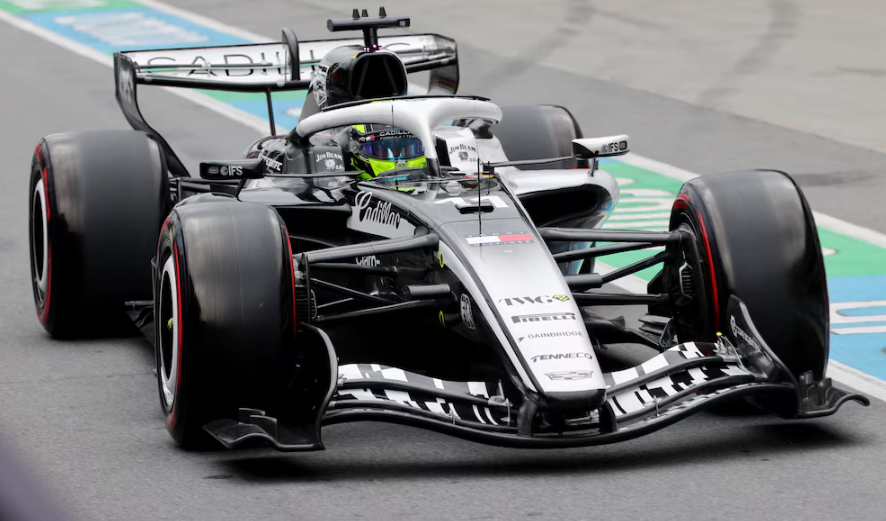 Checo Pérez abandona el GP de Canadá tras falla mecánica en su Cadillac