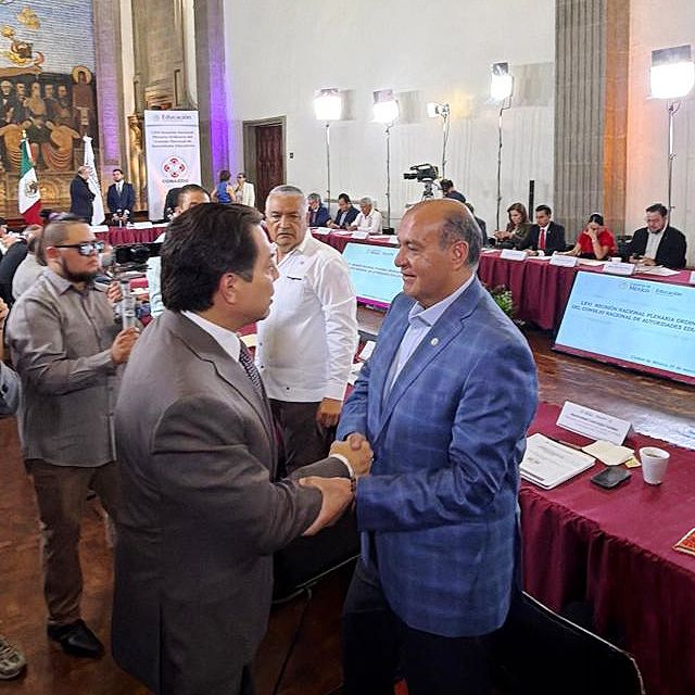 Hidalgo participa en reunión nacional de autoridades educativas