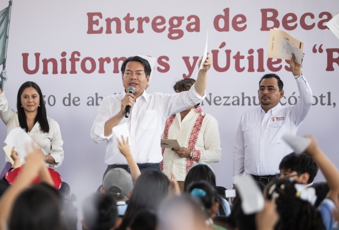 SEP inicia entrega de tarjetas de la Beca Rita Cetina para útiles y uniformes escolares