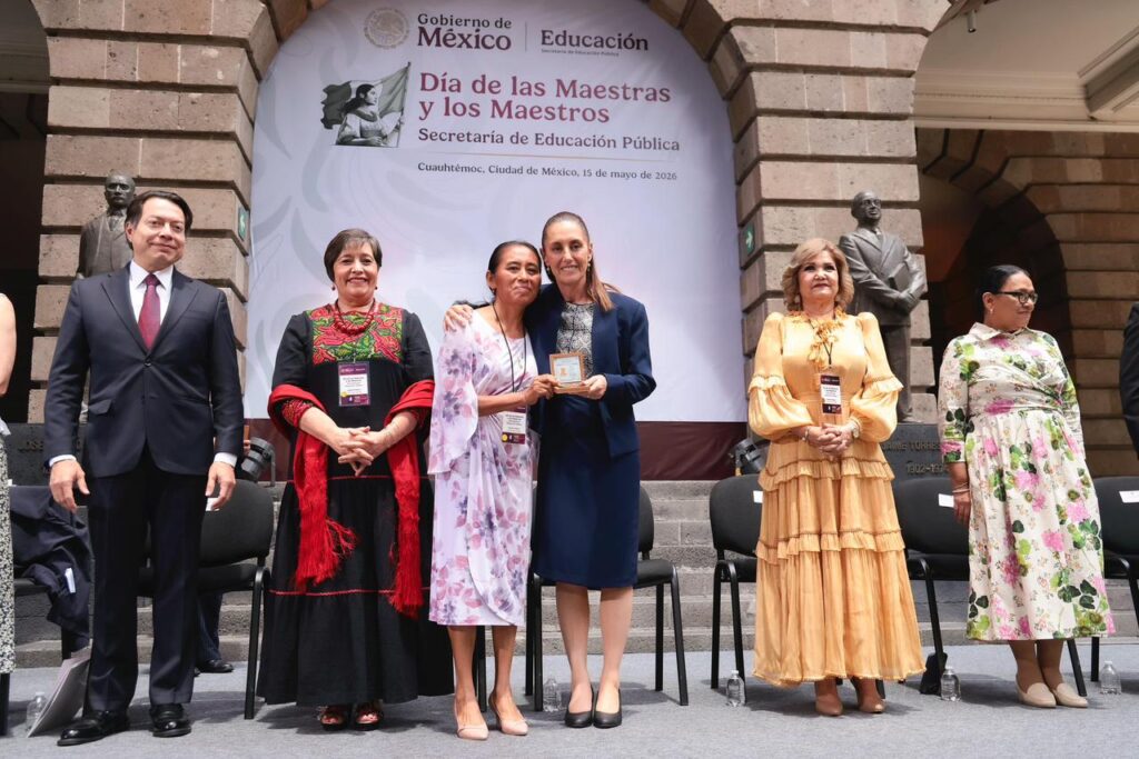Gobierno de México anuncia aumento salarial del 9% para maestras y maestros del país