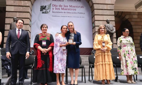 Gobierno de México anuncia aumento salarial del 9% para maestras y maestros del país