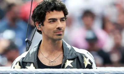 Joe Jonas genera polémica tras limpiarse las manos después de saludar a fans