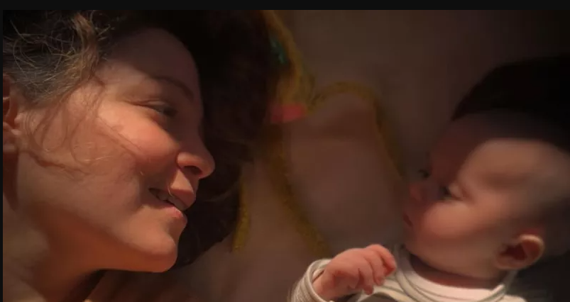 Natalia Lafourcade presenta por primera vez a su hijo en redes sociales