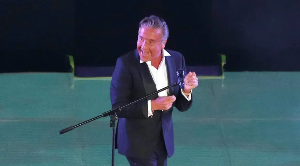 Ricardo Montaner emociona al Auditorio Nacional y anuncia segunda fecha en Ciudad de México