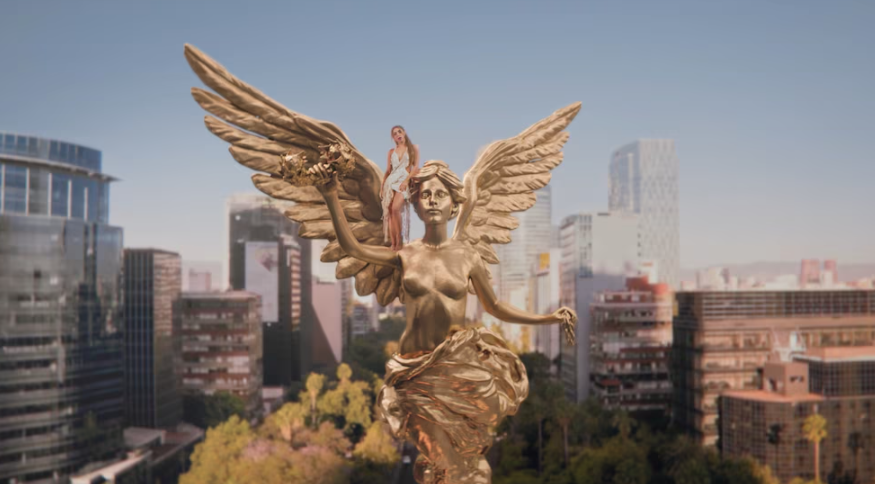 Shakira sorprende al aparecer sobre el Ángel de la Independencia en videoclip del Mundial 2026