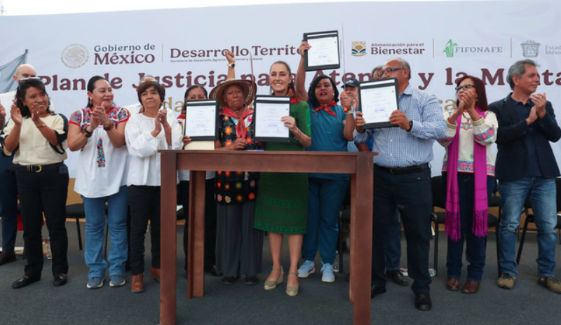 Sheinbaum encabeza restitución de tierras en Atenco a 20 años de la represión