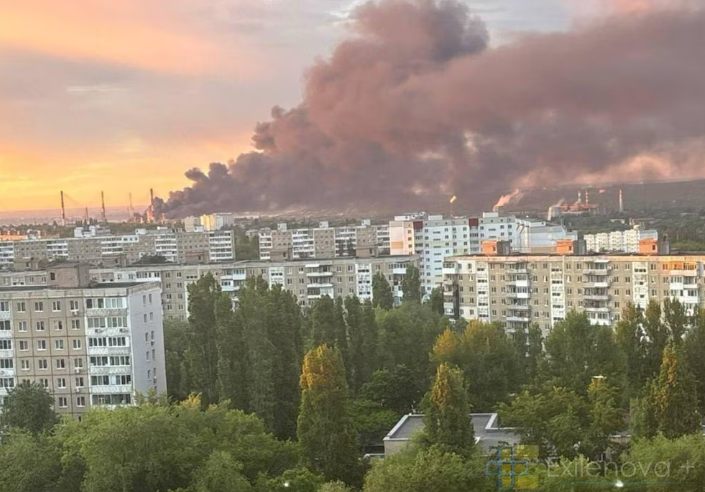 Ucrania golpea refinería estratégica en Rusia y provoca incendio de gran magnitud